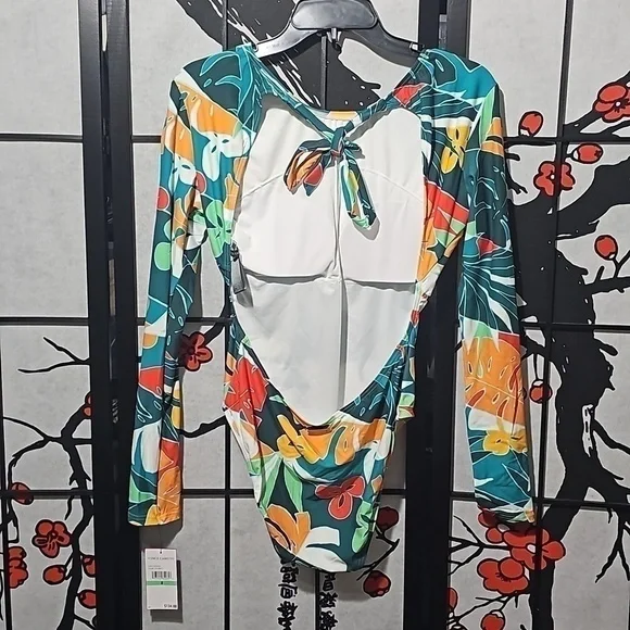 Vince Camuto Floral Long Sleeve Open Back Swimsuit Size 8 NWT - Picture 11 of 11